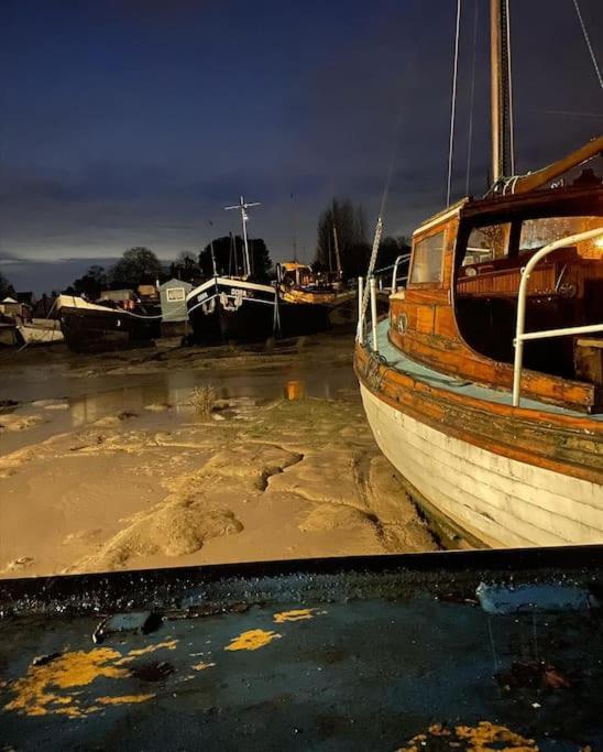Toosey Lass - St Osyth Creek Saint Osyth Exteriör bild