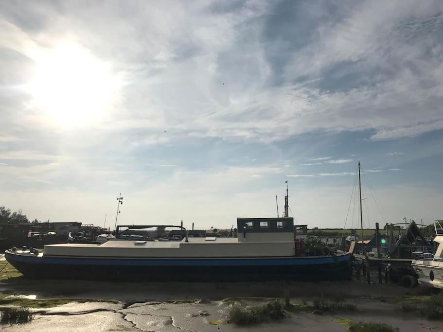 Toosey Lass - St Osyth Creek Saint Osyth Exteriör bild