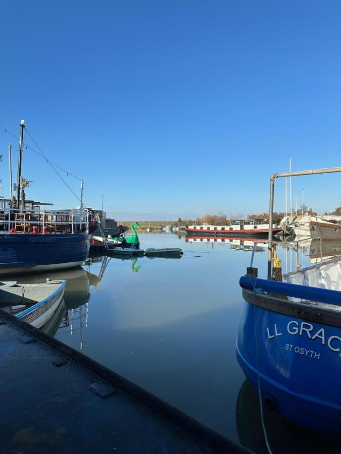 Toosey Lass - St Osyth Creek Saint Osyth Exteriör bild
