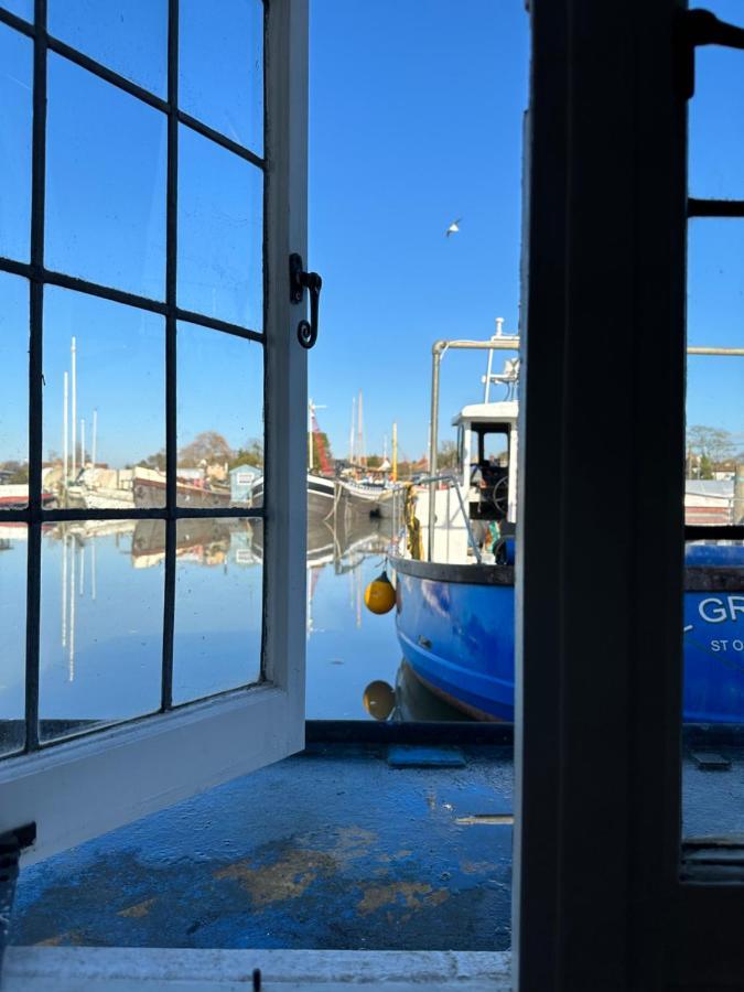 Toosey Lass - St Osyth Creek Saint Osyth Exteriör bild